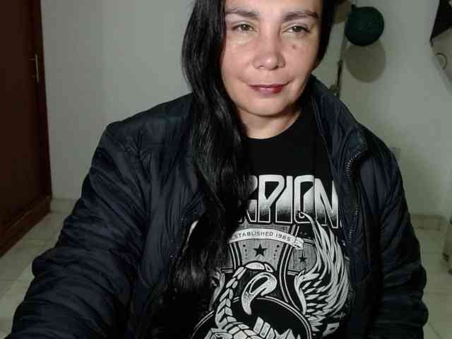 vivian-milf-paint webcam