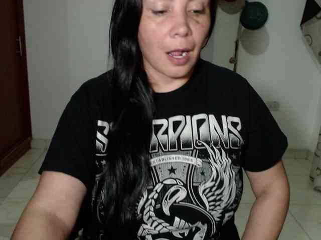 vivian-milf-paint webcam