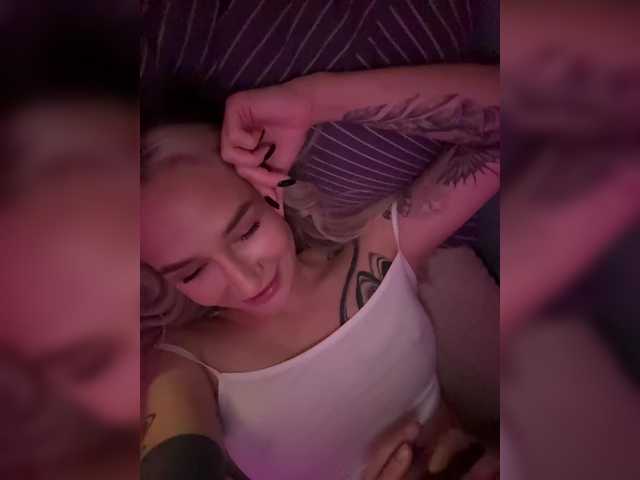 Entrez le videochat erotique avec le
modèle QueenKing QueenKing