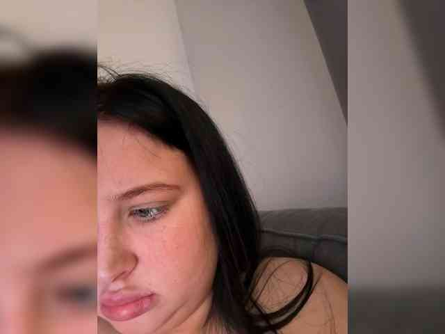 Brunettegirl webcam
