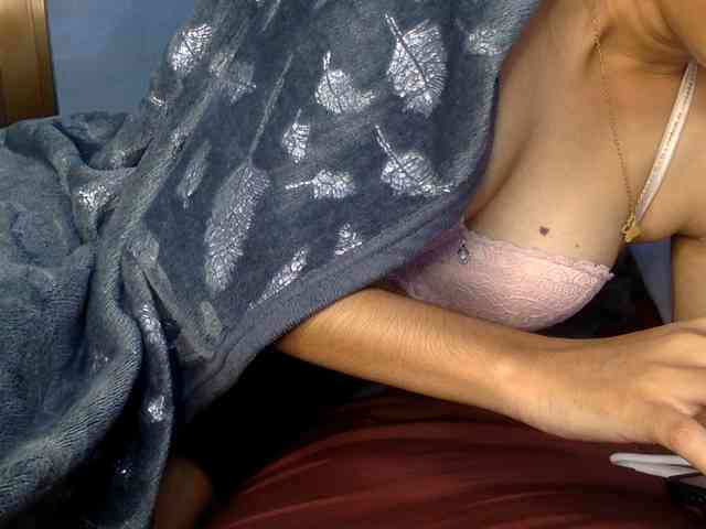 HornyPriya webcam