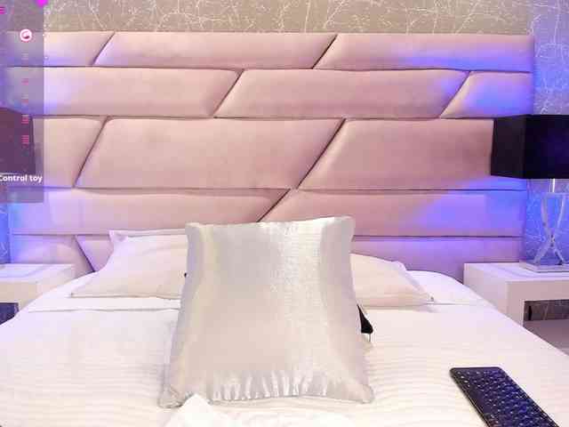OrianaSimons webcam