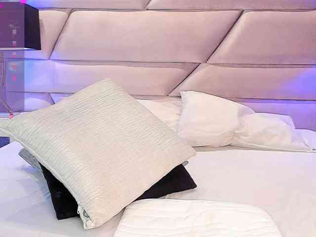 OrianaSimons webcam