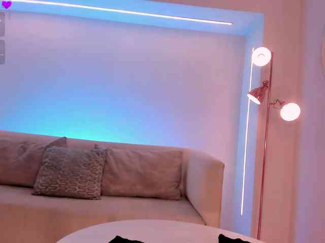 AprilRhodes webcam