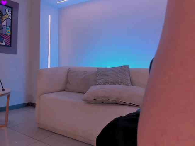 AprilRhodes webcam