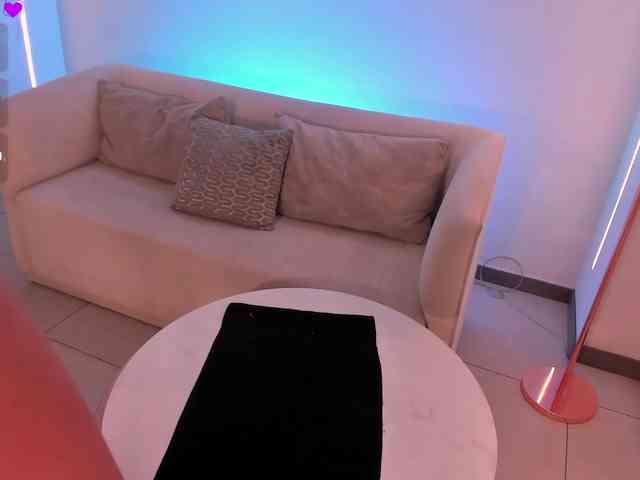 AprilRhodes webcam