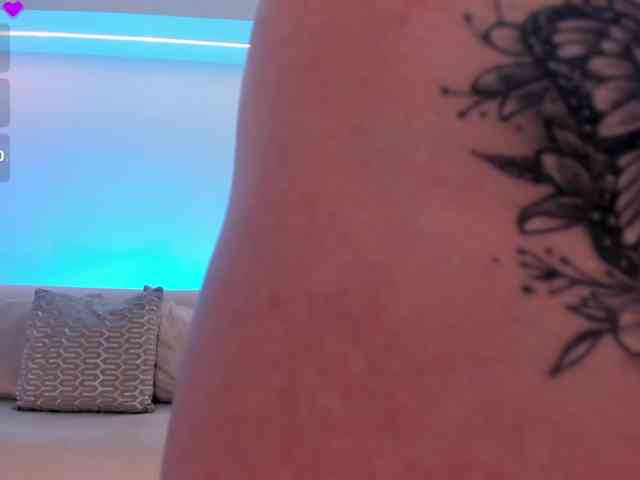 AprilRhodes webcam