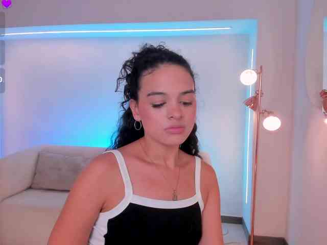 AprilRhodes webcam