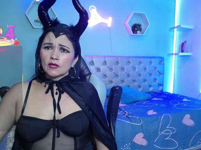 noelia-milf19 webcam