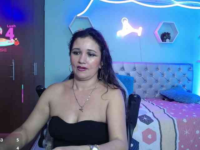 noelia-milf19 webcam