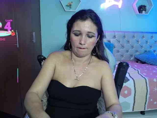 noelia-milf19 webcam