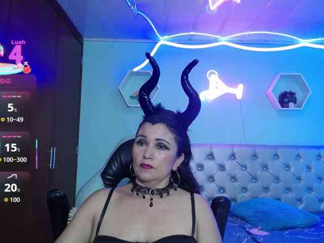 noelia-milf19 webcam