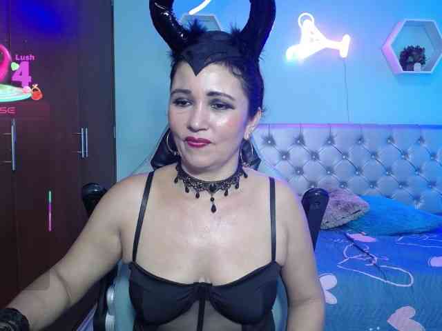 noelia-milf19 webcam