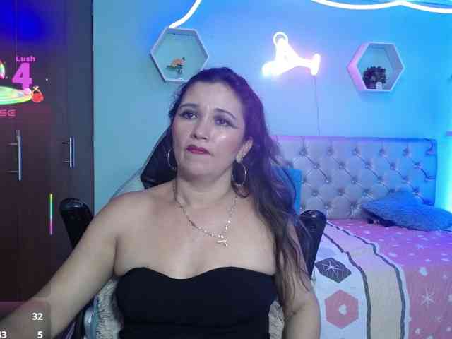 noelia-milf19 webcam