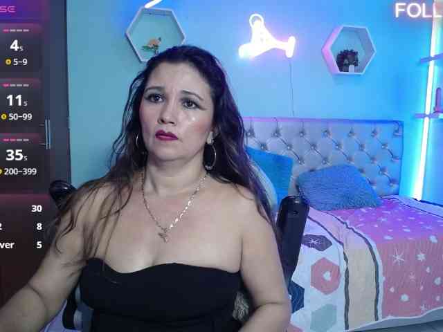 noelia-milf19 webcam