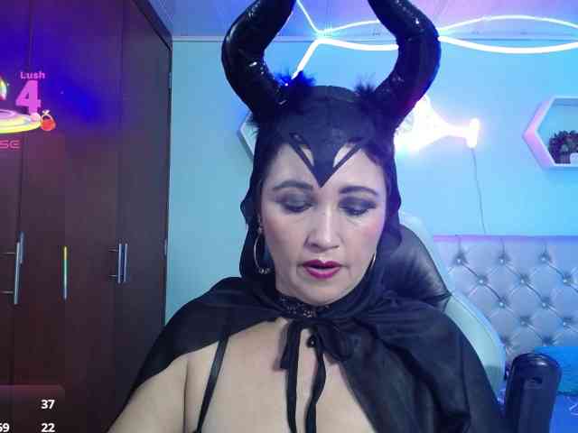 noelia-milf19 webcam