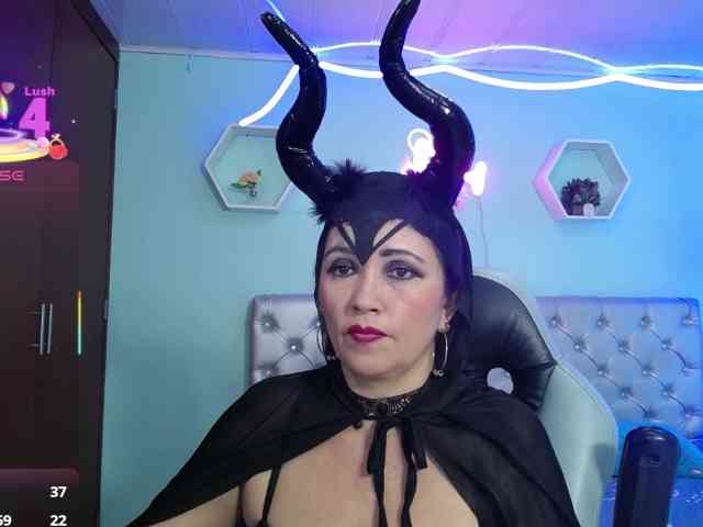 noelia-milf19 webcam