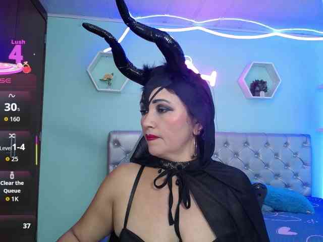 noelia-milf19 webcam