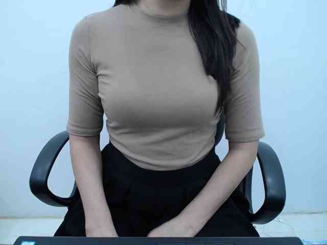 Lady-Young webcam