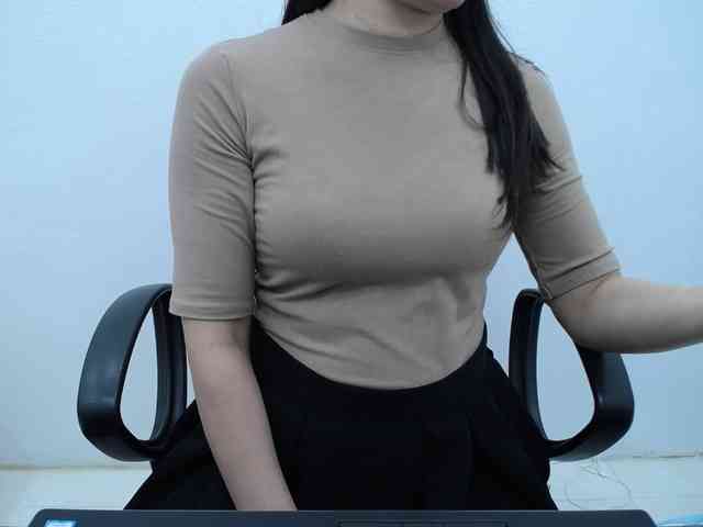 Lady-Young webcam