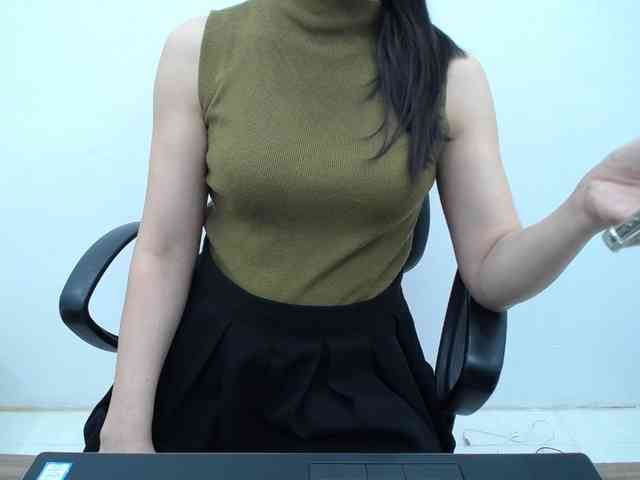 Lady-Young webcam