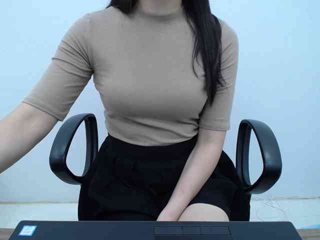 Lady-Young webcam