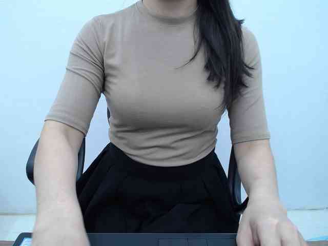 Lady-Young webcam