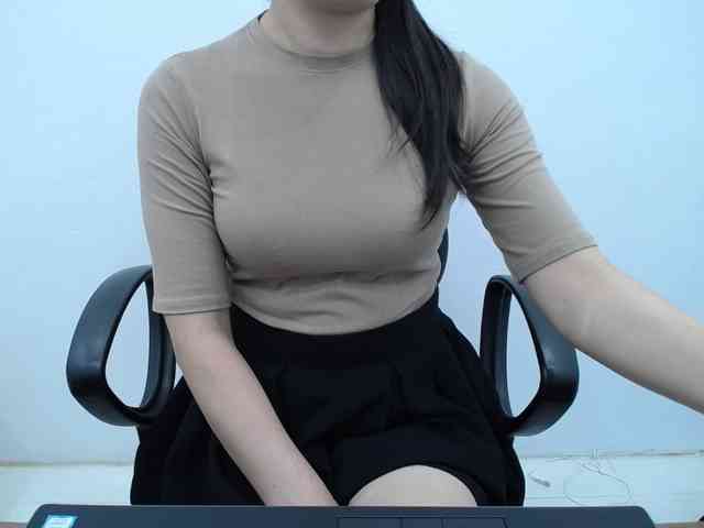 Lady-Young webcam