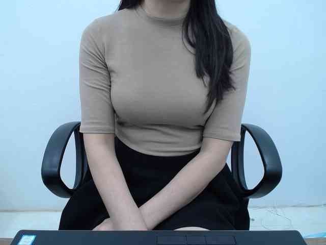 Lady-Young webcam