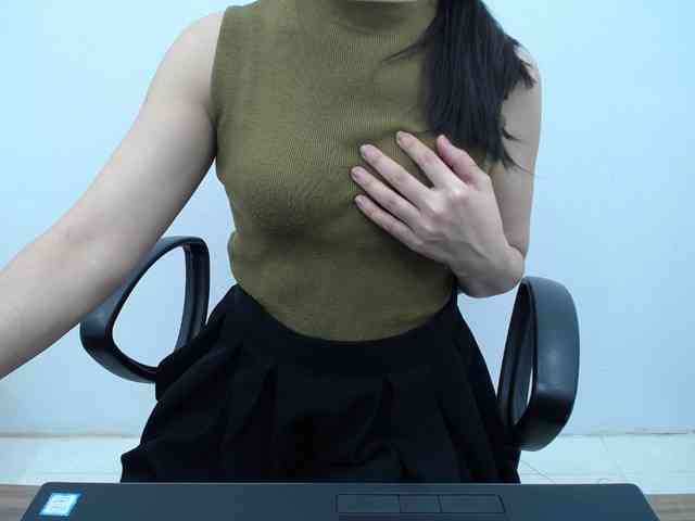 Lady-Young webcam