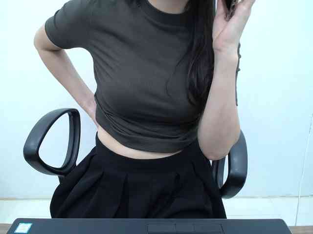 Lady-Young webcam
