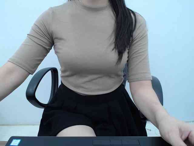 Lady-Young webcam