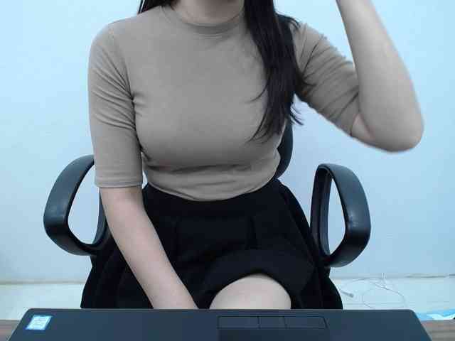 Lady-Young webcam