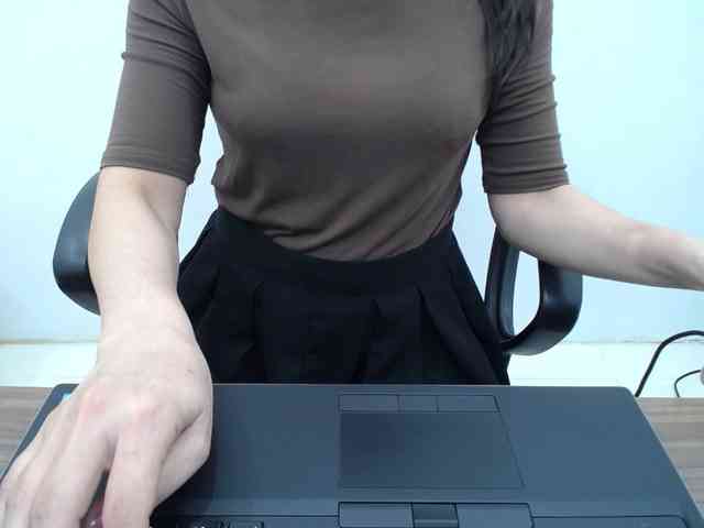 Lady-Young webcam