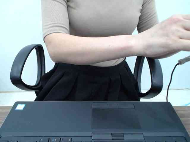 Lady-Young webcam