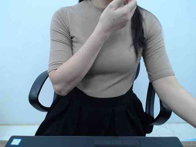 Lady-Young webcam