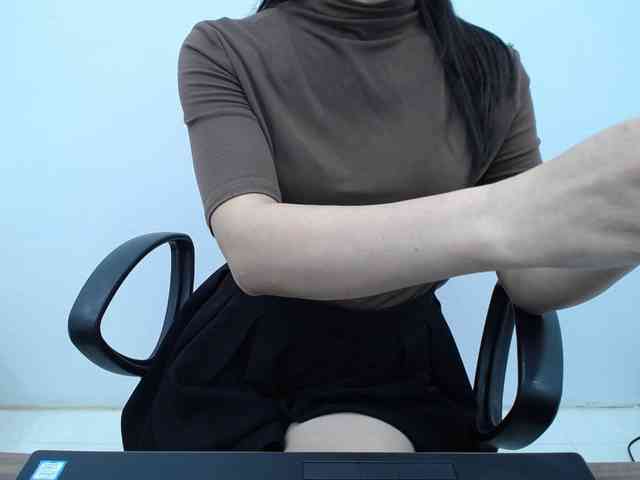 Lady-Young webcam
