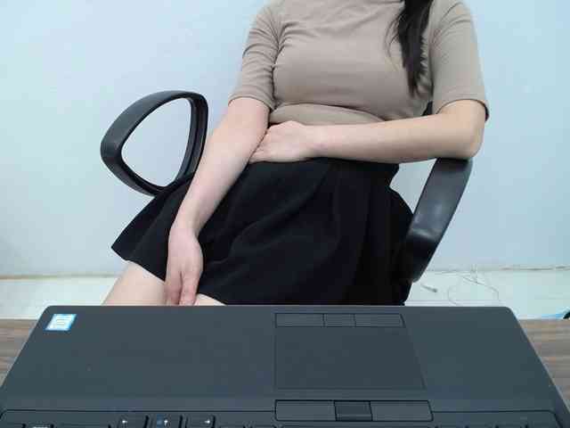 Lady-Young webcam