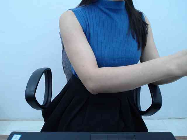 Lady-Young webcam