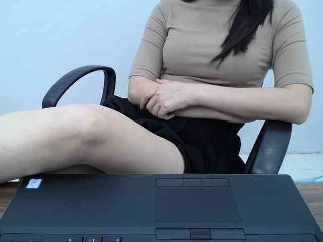 Lady-Young webcam