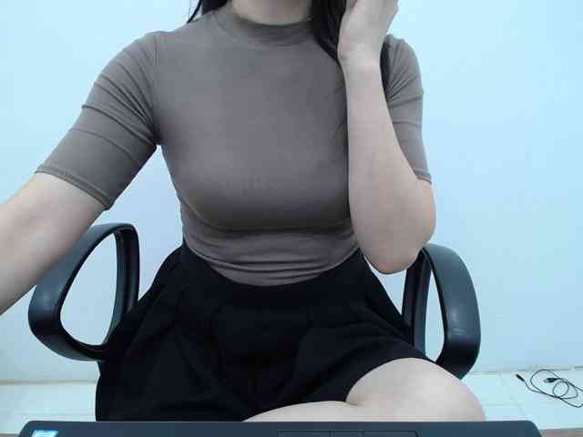 Lady-Young webcam