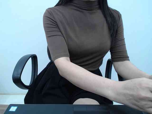 Lady-Young webcam