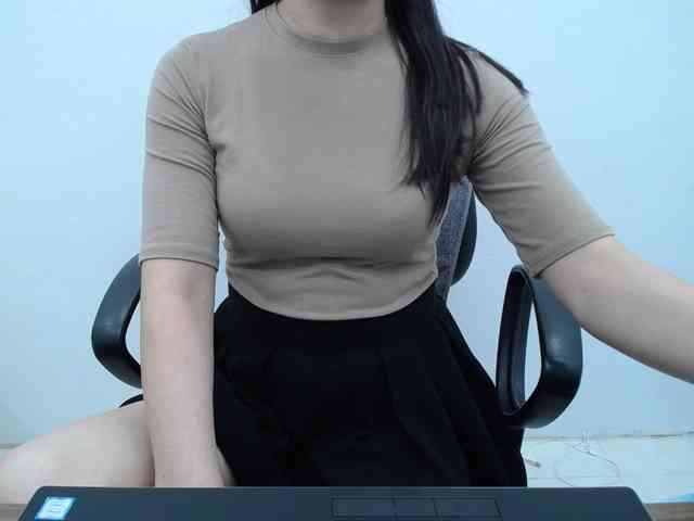 Lady-Young webcam