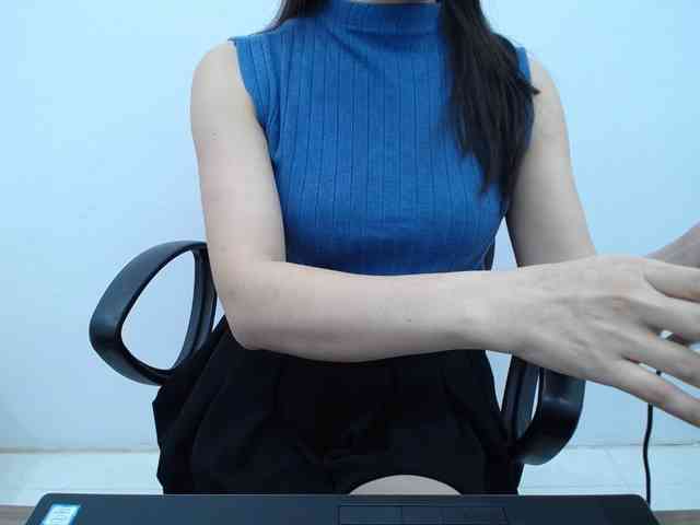 Lady-Young webcam