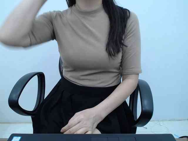 Lady-Young webcam