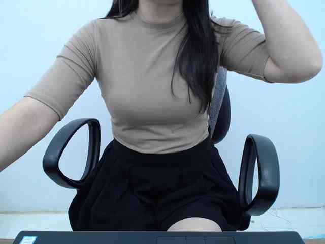 Lady-Young webcam