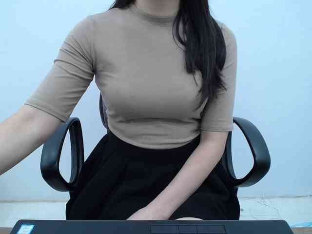 Lady-Young webcam