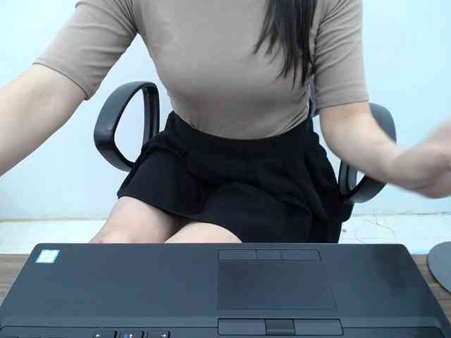 Lady-Young webcam