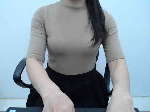 Lady-Young webcam