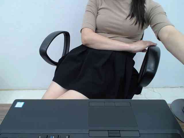 Lady-Young webcam